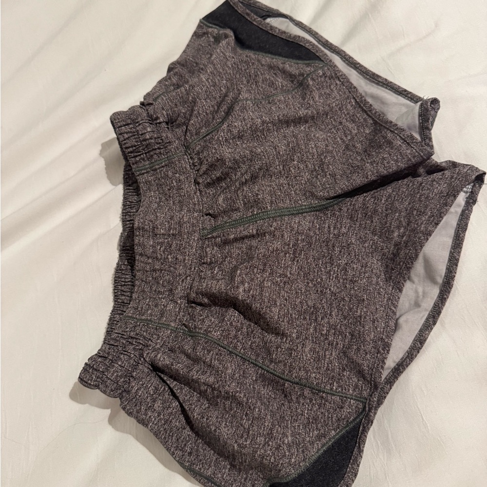 Lululemon 2.5” low rise hotty hot shorts